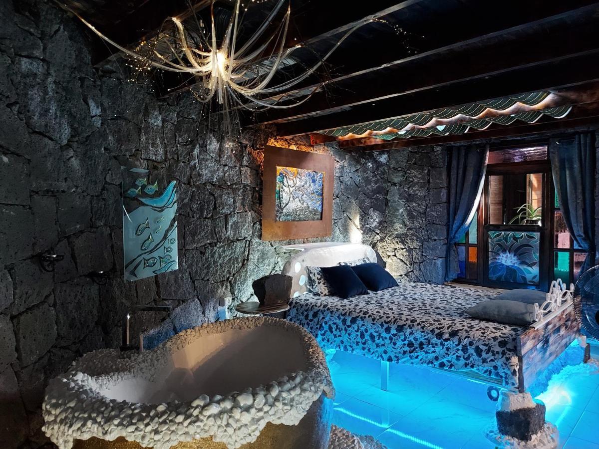 Aloelux Villa ! - Private Villa With Jacuzzi, Cinema ,Massage ,Wonderful View, Art Desing Villa Conil 외부 사진